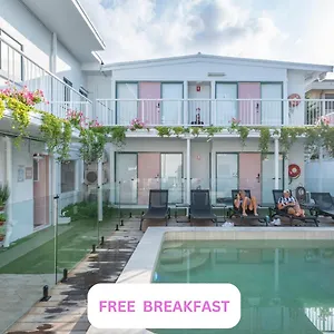 Surf Boutique Backpackers - Free Breakfast Albergue